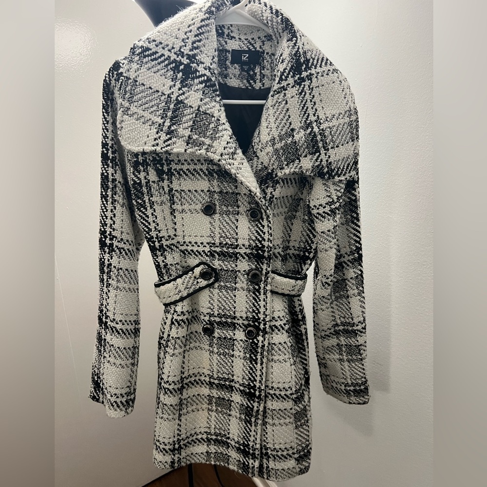 Double breasted, wool coat. IZ Byer. Black/white plaid. For fall and winter.